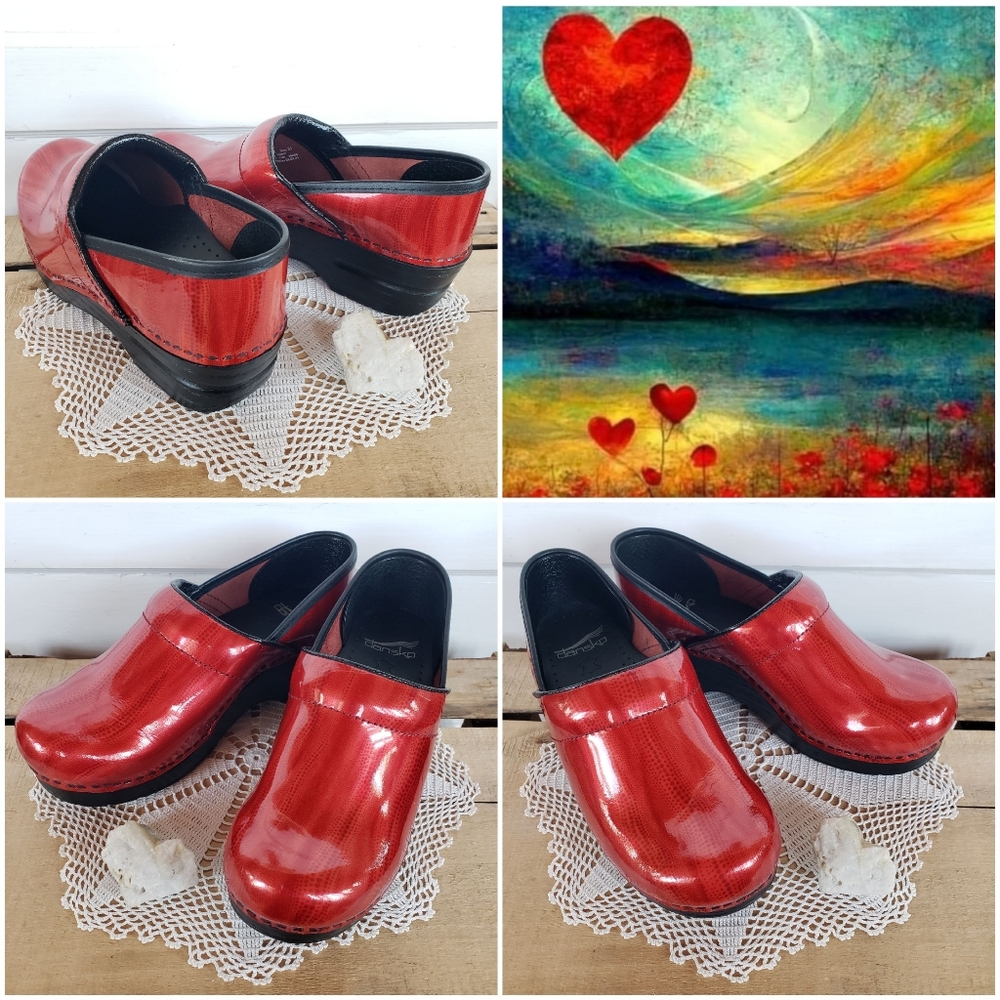Festive RED Dansko Pro Clogs EEL Patent Leather Shiny Glossy Bright Festive ⚘♥